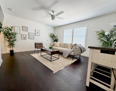 218 W 15th Street - Photo Thumbnail 1