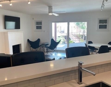 7312 Seawall Boulevard - Photo Thumbnail 5