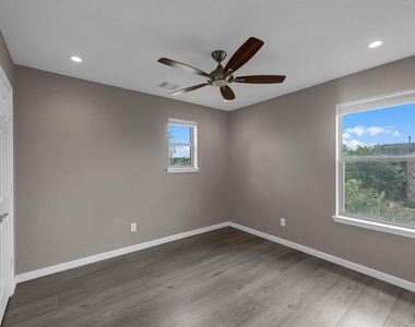 15203 Sienna Glen Court - Photo Thumbnail 20