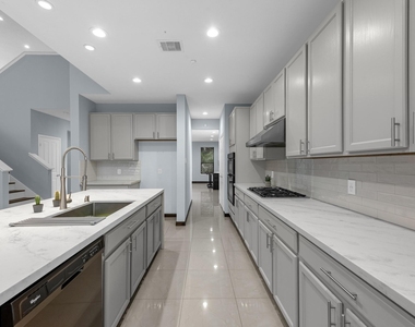 15203 Sienna Glen Court - Photo Thumbnail 8