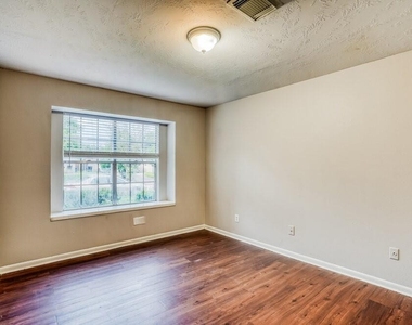 2707 Skelton Drive - Photo Thumbnail 12