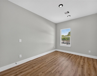 1836 Ferguson Way Street - Photo Thumbnail 8