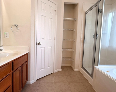26410 Richwood Oaks Drive - Photo Thumbnail 15
