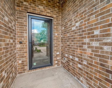 8923 Willow Wind Lane - Photo Thumbnail 4