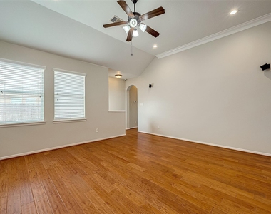 8923 Willow Wind Lane - Photo Thumbnail 13