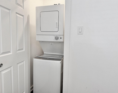 218 W 15th Street - Photo Thumbnail 12