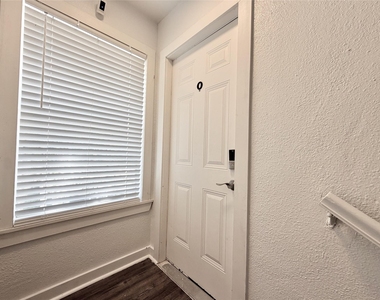 218 W 15th Street - Photo Thumbnail 14
