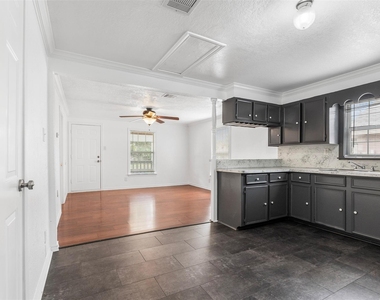 2701 Almendares Avenue - Photo Thumbnail 4