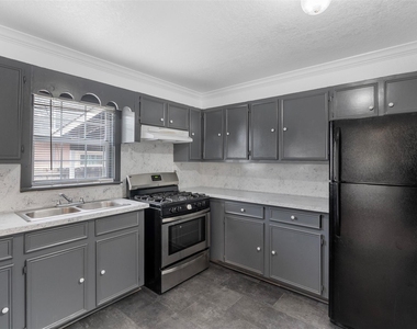 2701 Almendares Avenue - Photo Thumbnail 5