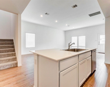 27030 Breakaway Lane - Photo Thumbnail 8