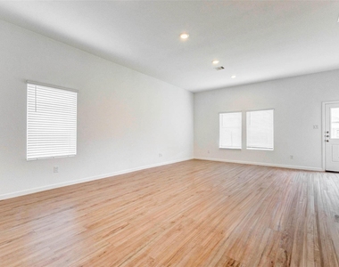 27030 Breakaway Lane - Photo Thumbnail 7