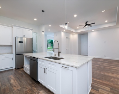 1049 Broadmoor Drive - Photo Thumbnail 9