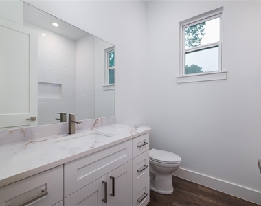 1049 Broadmoor Drive - Photo Thumbnail 20