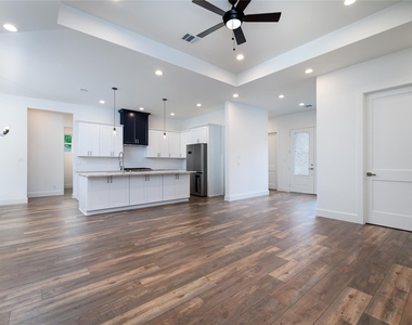 1049 Broadmoor Drive - Photo Thumbnail 5