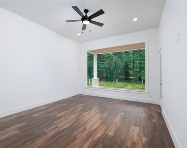 1049 Broadmoor Drive - Photo Thumbnail 10