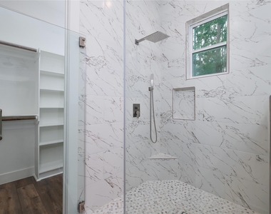1049 Broadmoor Drive - Photo Thumbnail 14