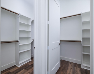 1049 Broadmoor Drive - Photo Thumbnail 15