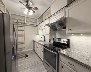 1201 Bering Drive - Photo Thumbnail 8