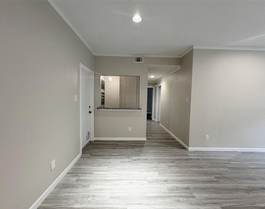 1201 Bering Drive - Photo Thumbnail 5