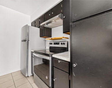 206 Plaza Verde Drive - Photo Thumbnail 18