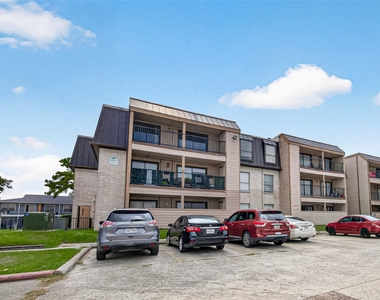 206 Plaza Verde Drive - Photo Thumbnail 6