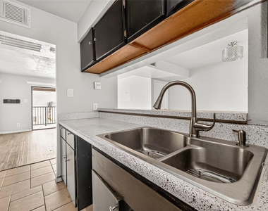206 Plaza Verde Drive - Photo Thumbnail 23