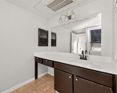 206 Plaza Verde Drive - Photo Thumbnail 48