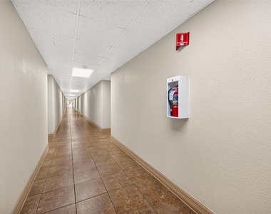 206 Plaza Verde Drive - Photo Thumbnail 11