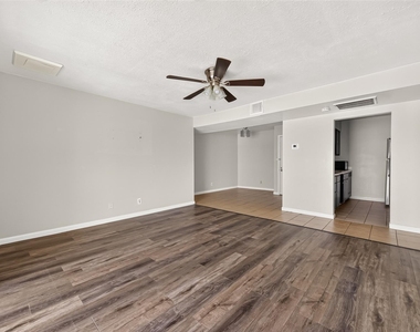 206 Plaza Verde Drive - Photo Thumbnail 16