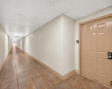 206 Plaza Verde Drive - Photo Thumbnail 12