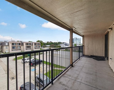 206 Plaza Verde Drive - Photo Thumbnail 8