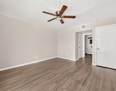 206 Plaza Verde Drive - Photo Thumbnail 29