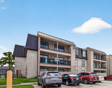 206 Plaza Verde Drive - Photo Thumbnail 5