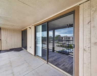 206 Plaza Verde Drive - Photo Thumbnail 9