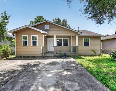 7013 Saint Augustine Street - Photo Thumbnail 2