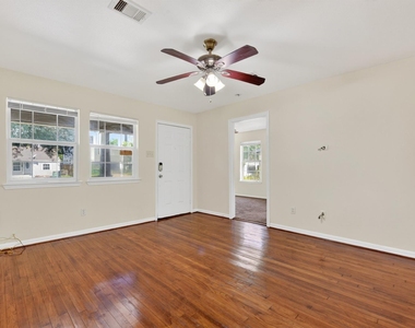 7013 Saint Augustine Street - Photo Thumbnail 5
