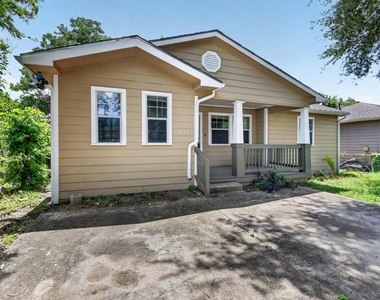 7013 Saint Augustine Street - Photo Thumbnail 3
