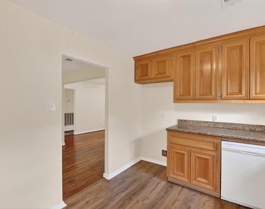 7013 Saint Augustine Street - Photo Thumbnail 16