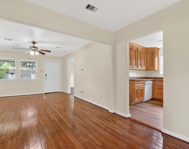 7013 Saint Augustine Street - Photo Thumbnail 4