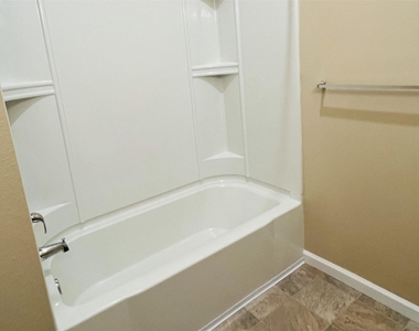 2131 Jackson Bluff Rd - Photo Thumbnail 8