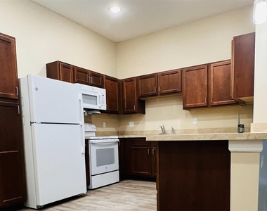 2131 Jackson Bluff Rd - Photo Thumbnail 4