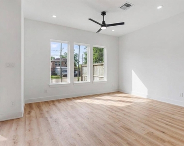 6624 Saint Augustine Street - Photo Thumbnail 9