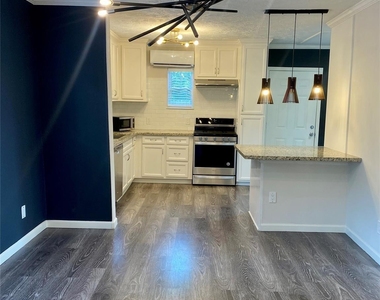 3427 Hadley Street - Photo Thumbnail 5