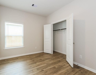 15648 Plum Brook Drive - Photo Thumbnail 11