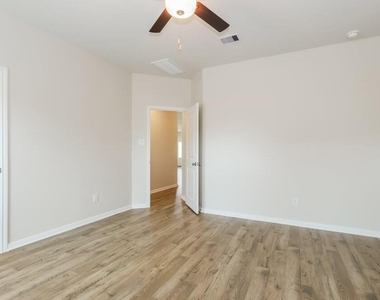 15648 Plum Brook Drive - Photo Thumbnail 7