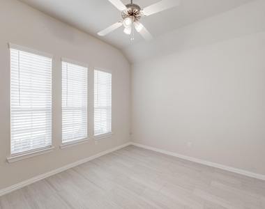 2414 Brich Manor Drive - Photo Thumbnail 4