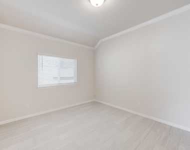2414 Brich Manor Drive - Photo Thumbnail 6