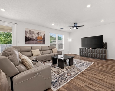 27571 Bello Bend Lane - Photo Thumbnail 11