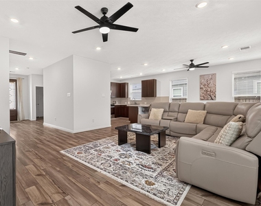 27571 Bello Bend Lane - Photo Thumbnail 13