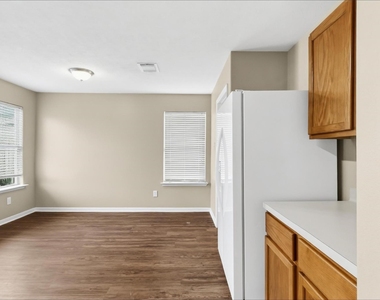 8002 Ginger Park Drive - Photo Thumbnail 2